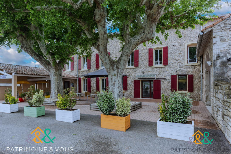 Local commercial - 1 175 m² - 28 pièces