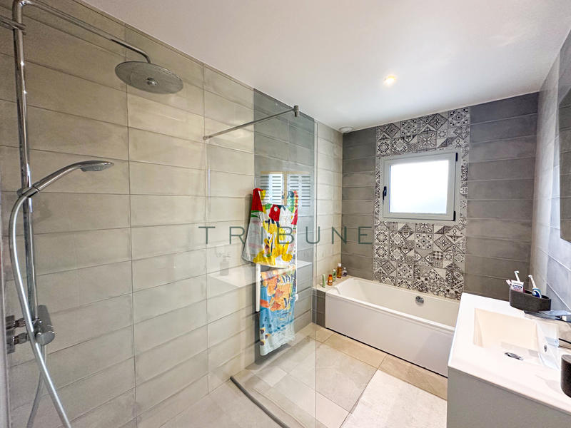 Maison - 145 m² - 8 pièces