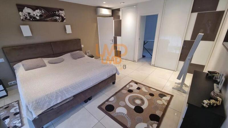 Propriété - 250 m² - 7 pièces