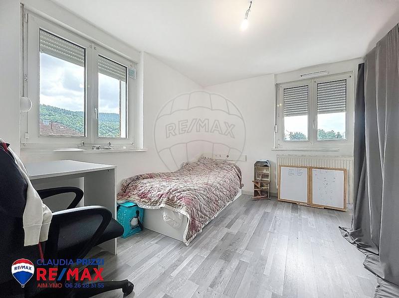 Maison jumelée - 104 m² - 7 pièces