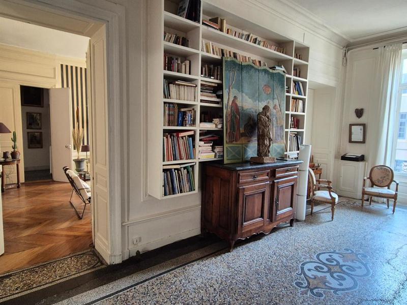 Appartement - 254 m² - 7 pièces