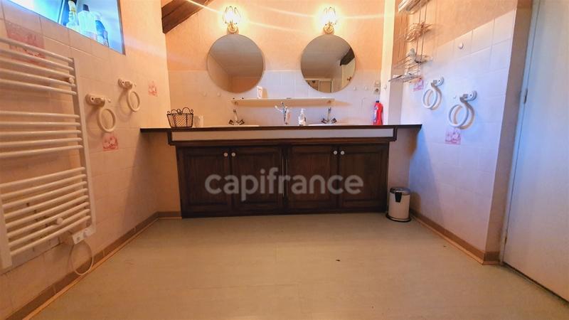 Maison en pierre - 195 m² - 7 pièces