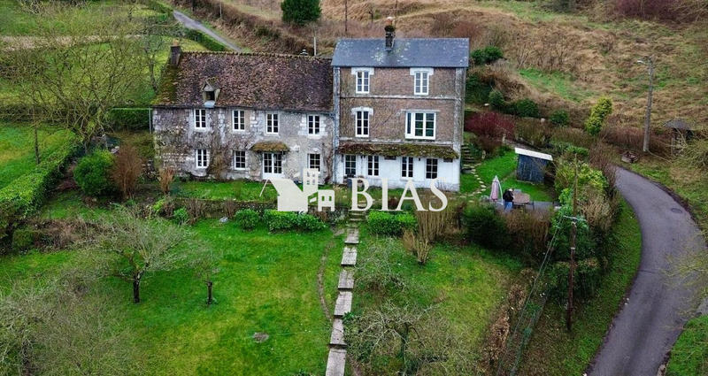 Maison - 246 m² - 9 pièces