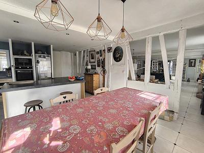 Maison - 249 m² - 7 pièces