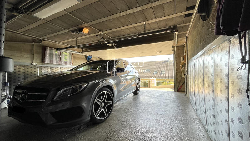 Maison - 246 m² - 9 pièces