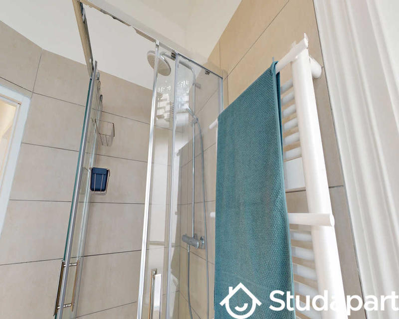 Chambre - 130 m² - 1 pièce