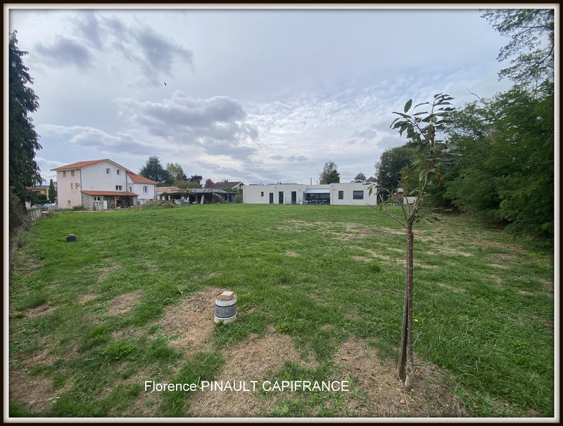 Terrain constructible - 1 200 m²