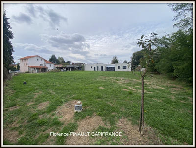 Terrain constructible - 1 200 m²