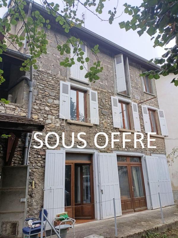 Maison - 303 m² - 11 pièces