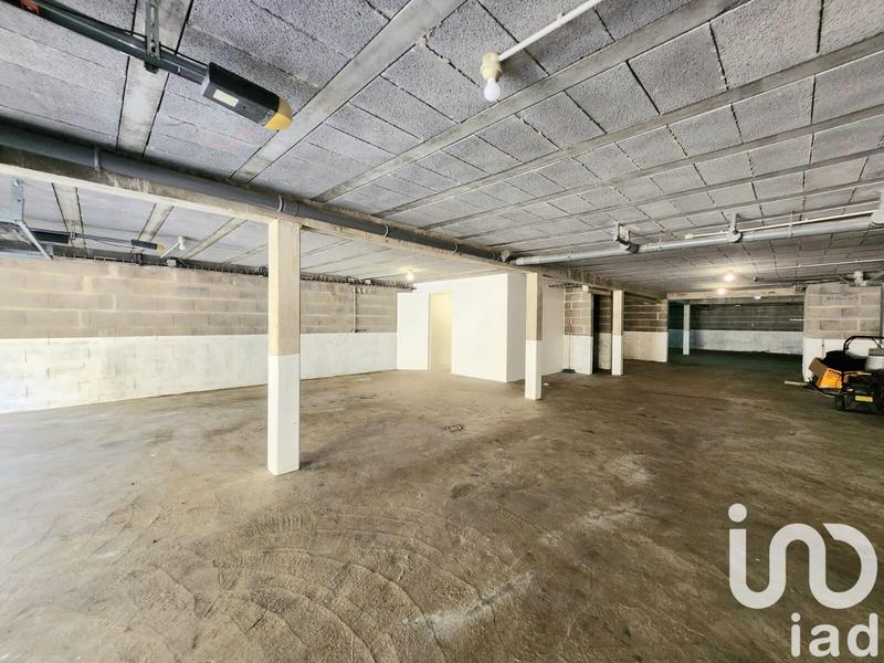 Maison - 256 m² - 5 pièces