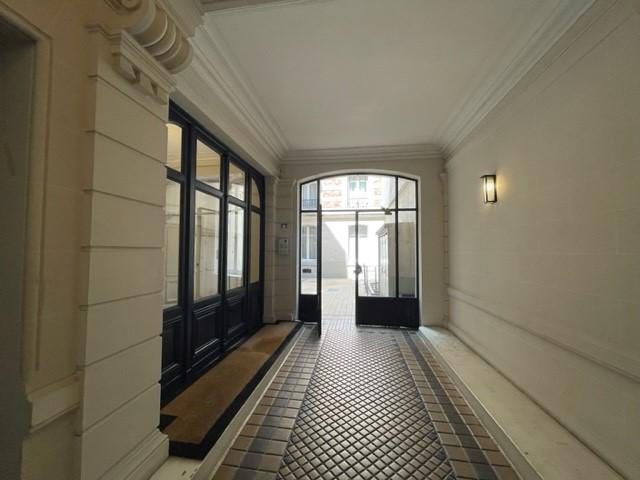 Studio - 8 m² - 1 pièce