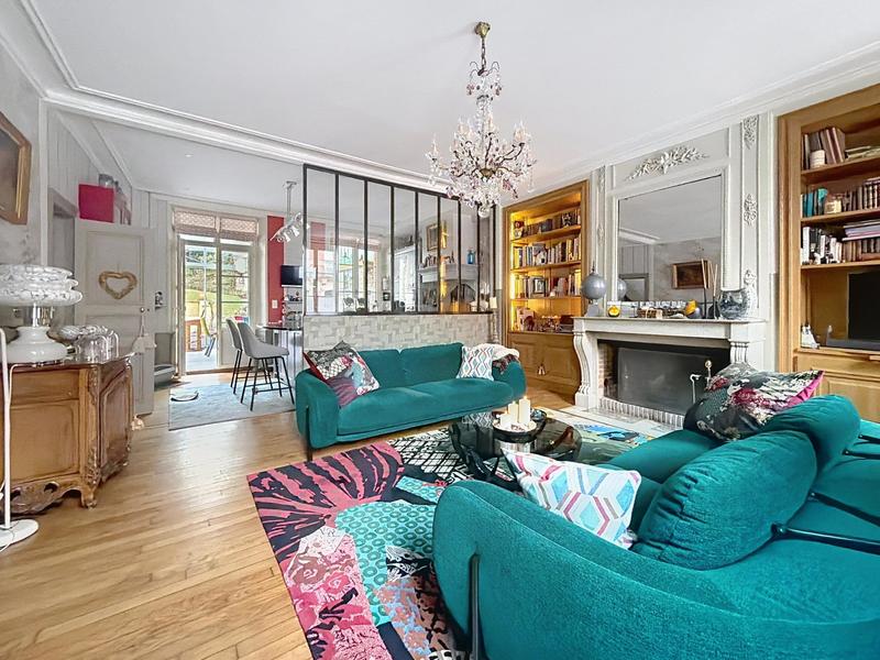 Maison de maîtres - 300 m² - 8 pièces