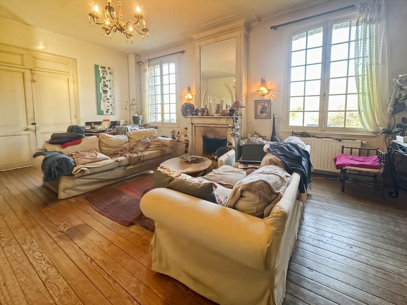 Maison - 568 m² - 16 pièces