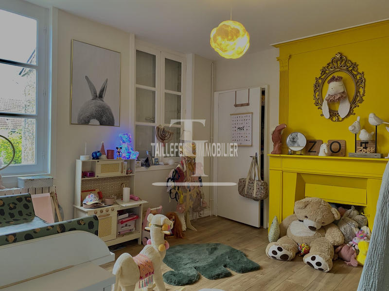 Maison - 250 m² - 6 pièces