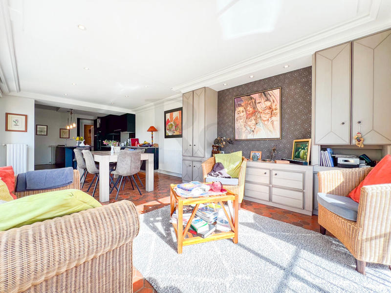 Maison - 235 m² - 10 pièces