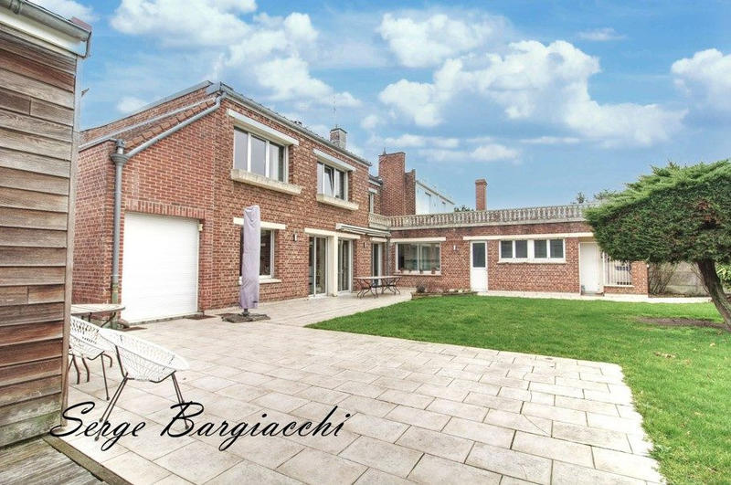 Maison contemporaine - 336 m² - 12 pièces