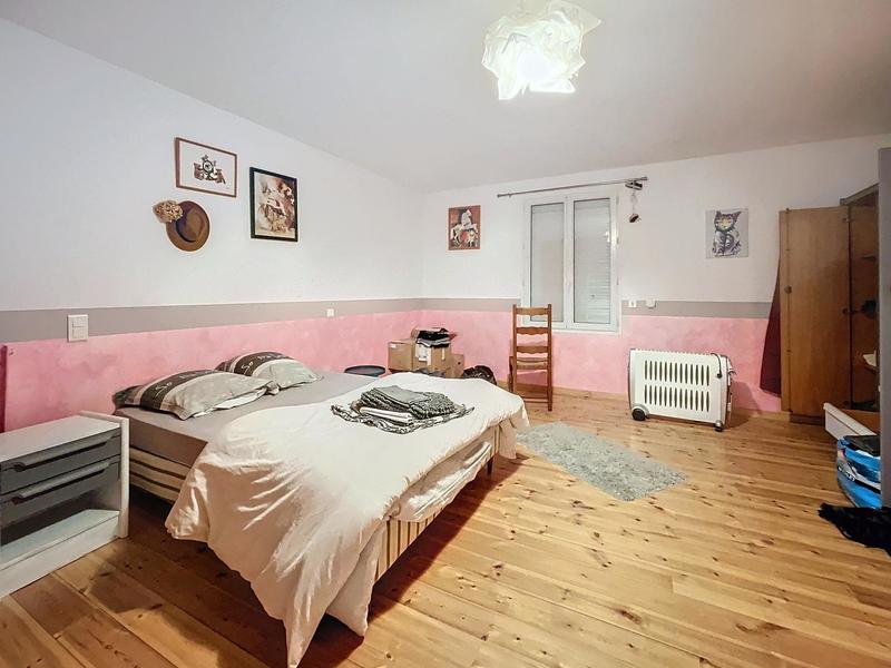 Maison - 412 m² - 9 pièces