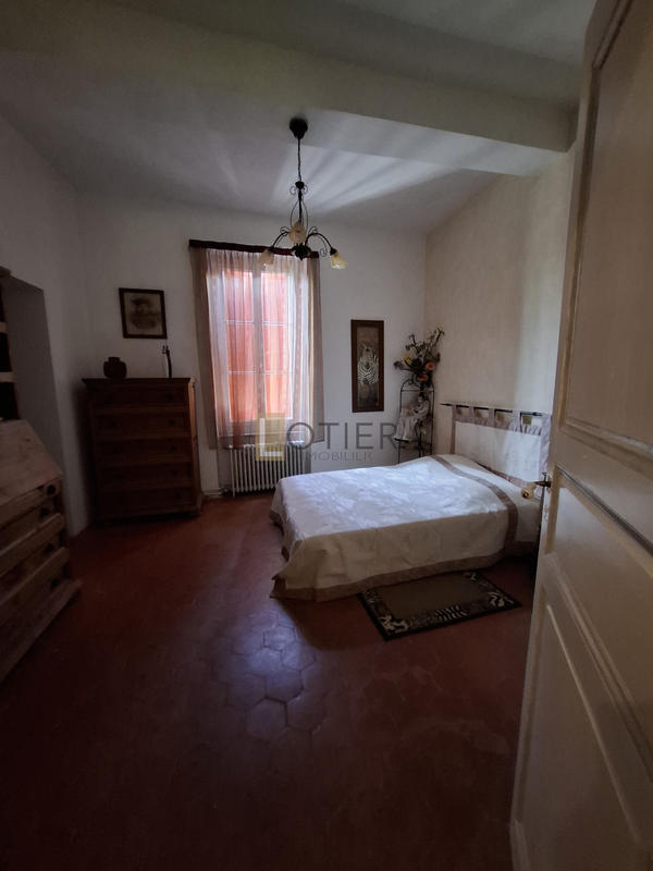 Maison - 300 m² - 10 pièces