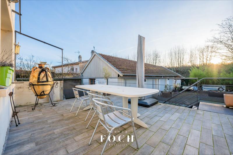 Maison - 290 m² - 8 pièces