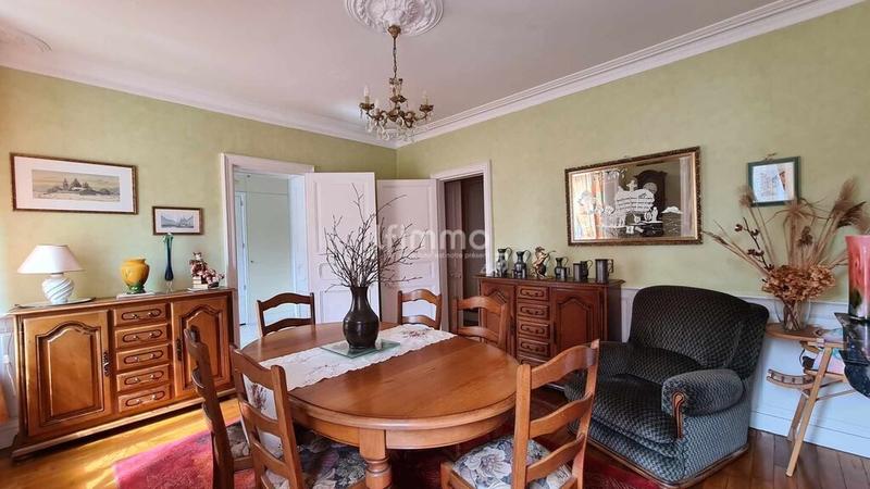 Pavillon - 200 m² - 10 pièces