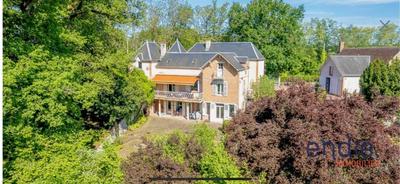 Maison - 220 m² - 7 pièces