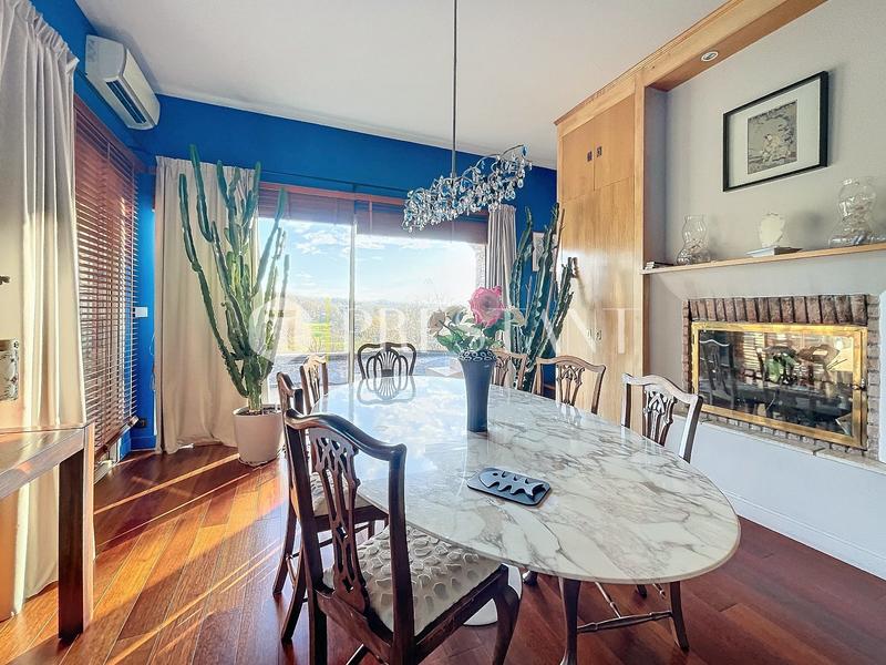 Maison - 250 m² - 6 pièces