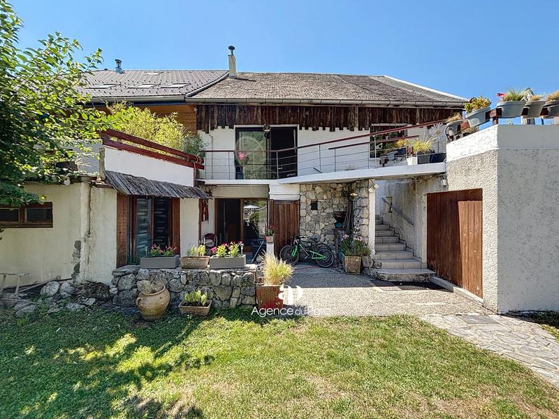 Maison - 220 m² - 9 pièces