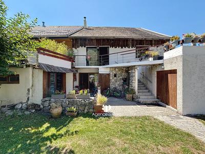 Maison - 220 m² - 9 pièces