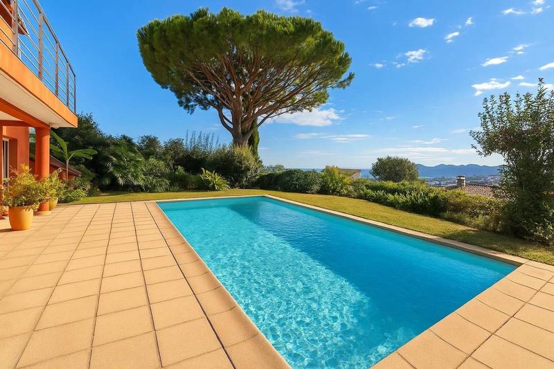 Villa - 180 m² - 6 pièces