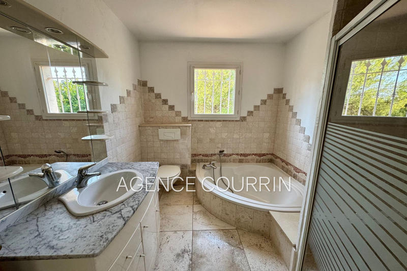 Maison - 205 m² - 5 pièces