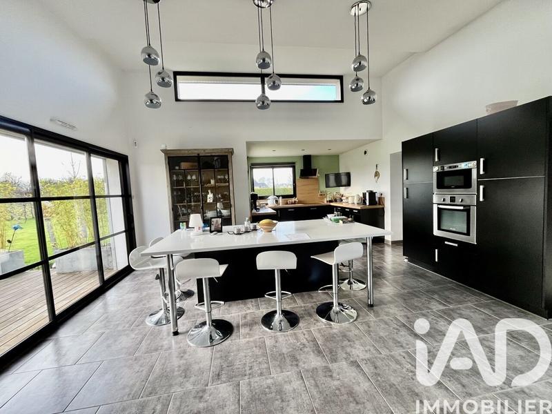 Maison - 180 m² - 6 pièces