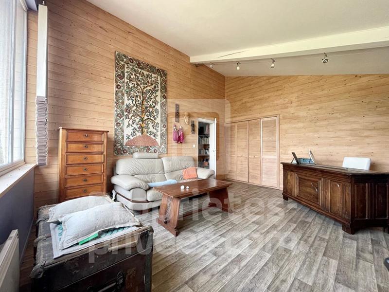 Maison - 210 m² - 7 pièces