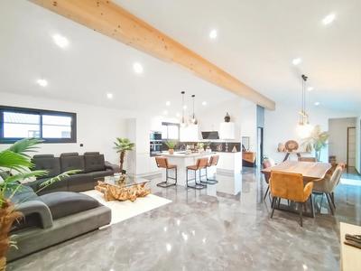 Maison - 148 m² - 5 pièces