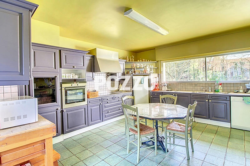Maison - 253 m² - 7 pièces