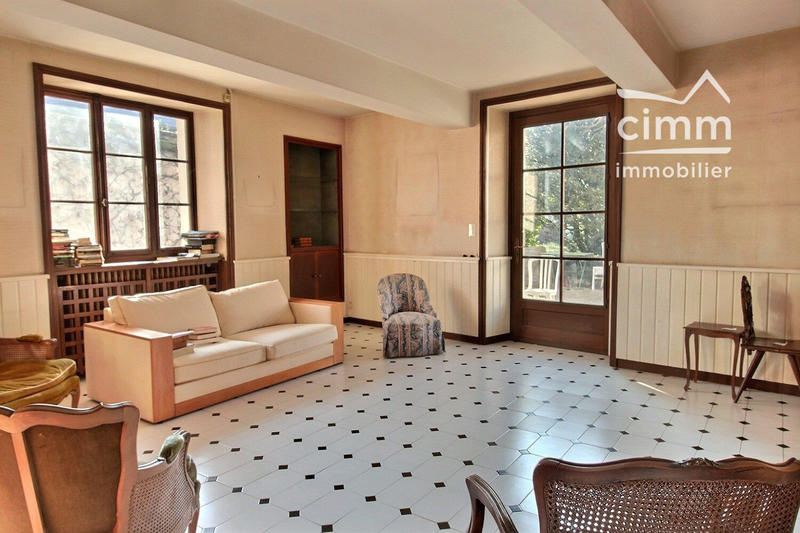 Maison traditionnelle - 225 m² - 5 pièces