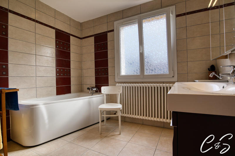 Maison - 190 m² - 7 pièces