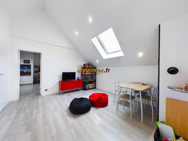 Maison - 214 m² - 9 pièces