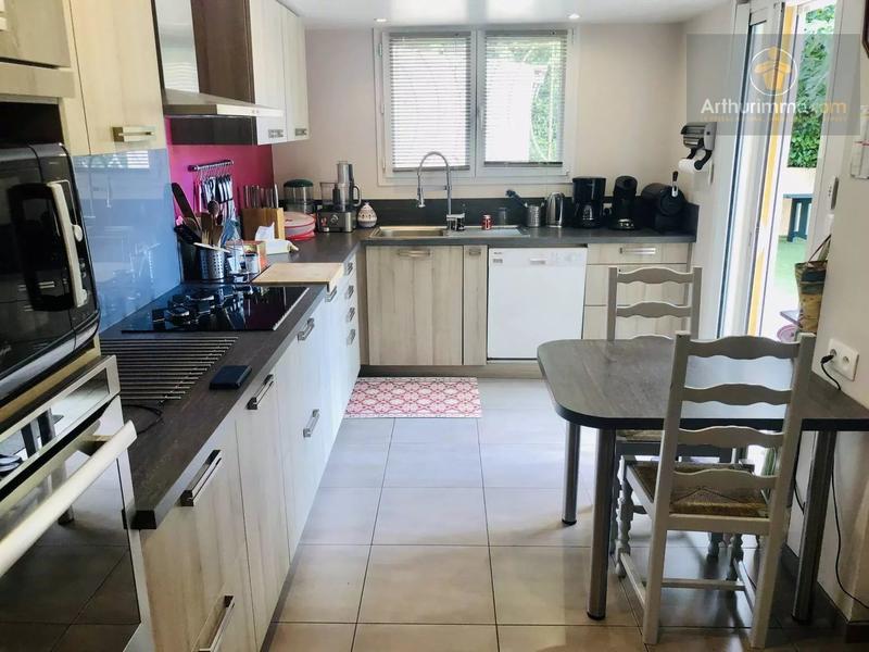 Maison - 177 m² - 8 pièces