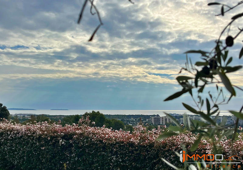 Villa - 215 m² - 9 pièces