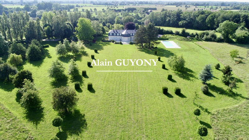 Maison contemporaine - 466 m² - 12 pièces