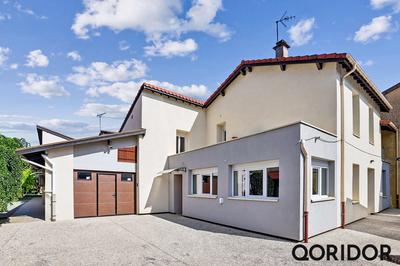 Maison - 285 m² - 10 pièces