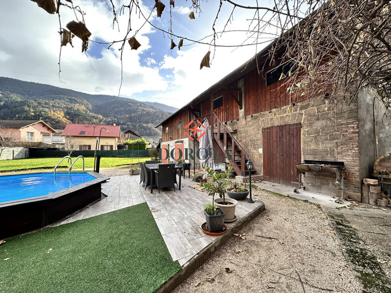 Maison - 300 m² - 6 pièces