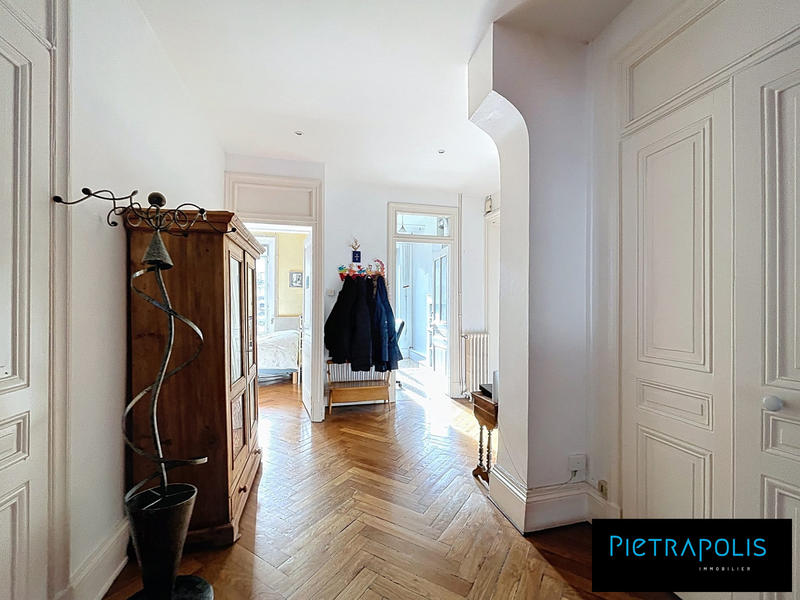 Appartement - 181 m² - 7 pièces