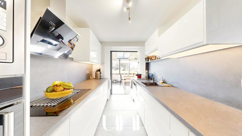 Maison - 220 m² - 5 pièces