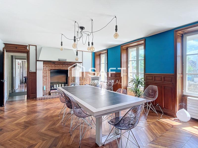 Maison - 277 m² - 10 pièces
