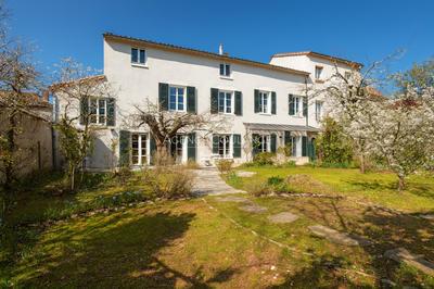 Maison - 244 m² - 8 pièces