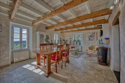 Maison - 250 m² - 12 pièces