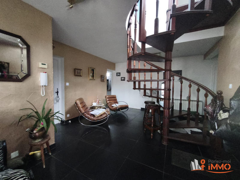 Appartement - 153 m² - 6 pièces