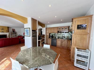 Maison de village - 248 m² - 10 pièces