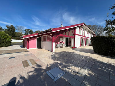 Maison - 242 m² - 7 pièces